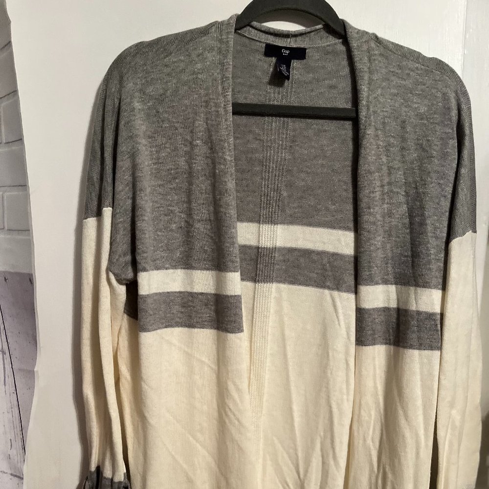 GAP OPEN LIGHT CARDIGAN SZ XL